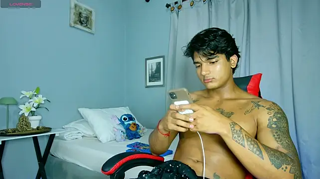 Rebor_phoenix1's Webcam Show