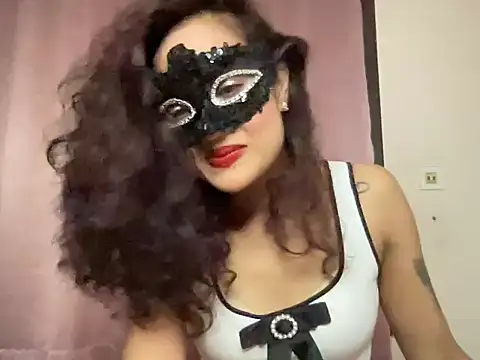 ScarletSeductive Adlı Modelin Canlı XXX Sohbeti