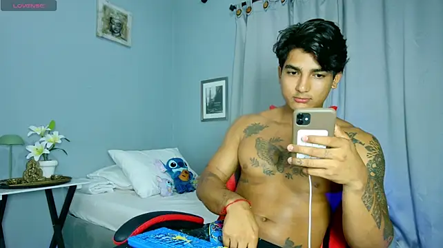 Rebor_phoenix1's Webcam Show