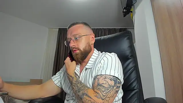 Findom_guyのウェブカメラショー