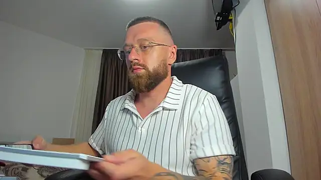 Findom_guy Webcam-Show