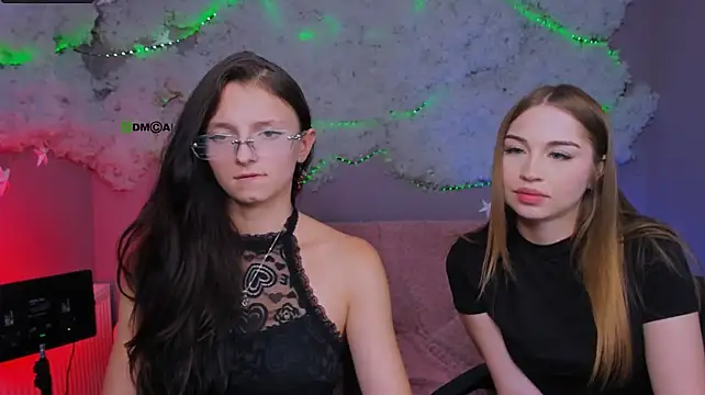 Chat +18 de caroline_honeyy ao vivo