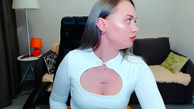 Chat +18 de LiluMoon__ ao vivo