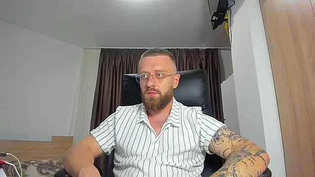 Findom_guyのウェブカメラショー