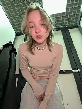 bambi_lu Adlı Modelin Web Kamerası Şovu