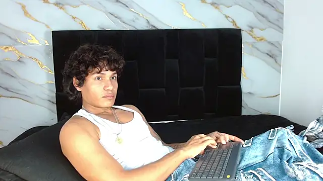 MaximilianRoth – Naživo XXX chat