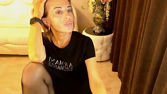 NellyBloom Chat XXX live
