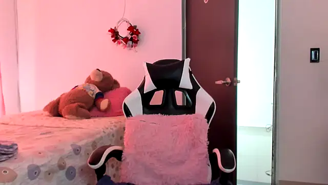 Živý XXX chat __Emma__11__Lecat_