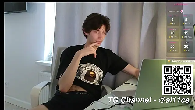 swaggenjoyer's Live XXX Chat