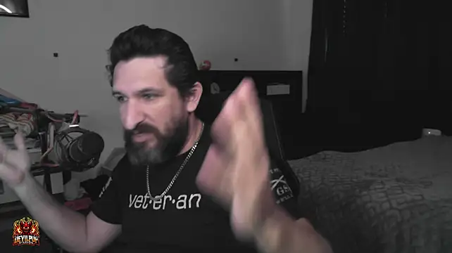 DevilPup75_ élő XXX-chatje