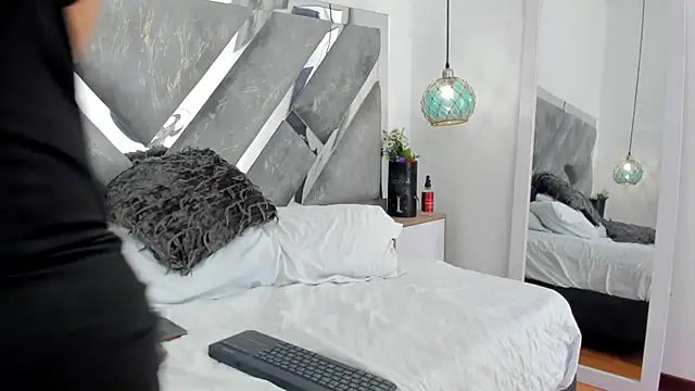 Sara_flame1's Live XXX Chat
