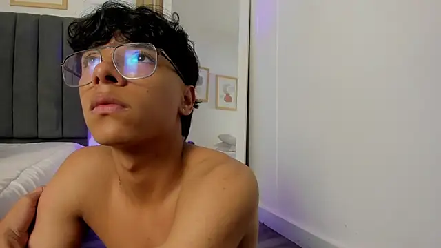 แชท XXX สดของ Adams__Bobby