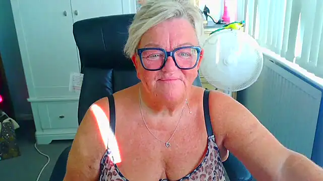BridgetBlueEyes Adlı Modelin Canlı XXX Sohbeti