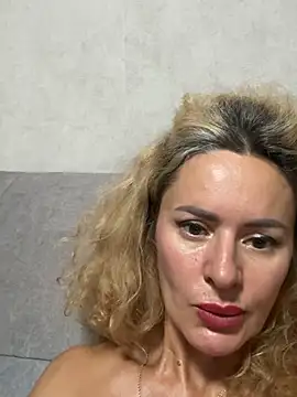 Tania201243's Live XXX Chat