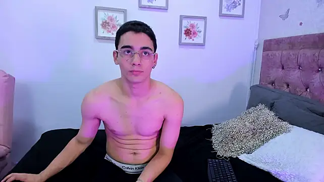 צ'אט XXX בשידור חי של Emmaa_tonny