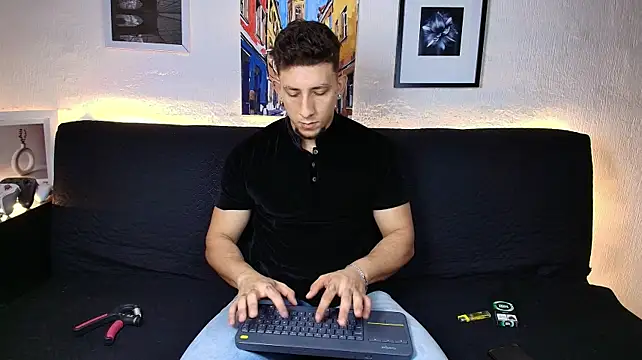 SR_EMILIOCUM live XXX chat