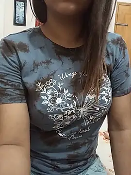 Tanha18 লাইভ XXX চ্যাট