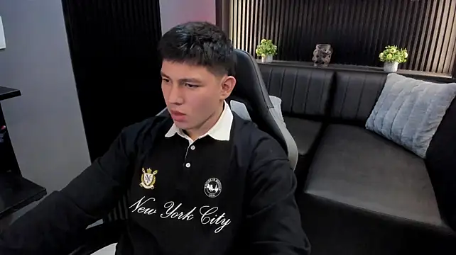 JamesCr_ Live XXX-chat