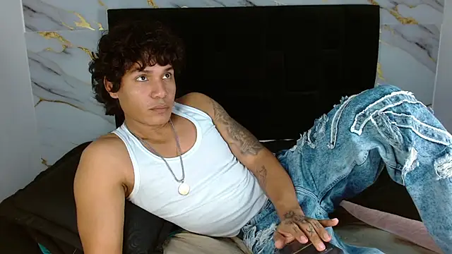 MaximilianRoth Live XXX-Chat