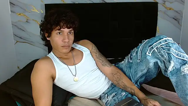 MaximilianRoth live XXX chat