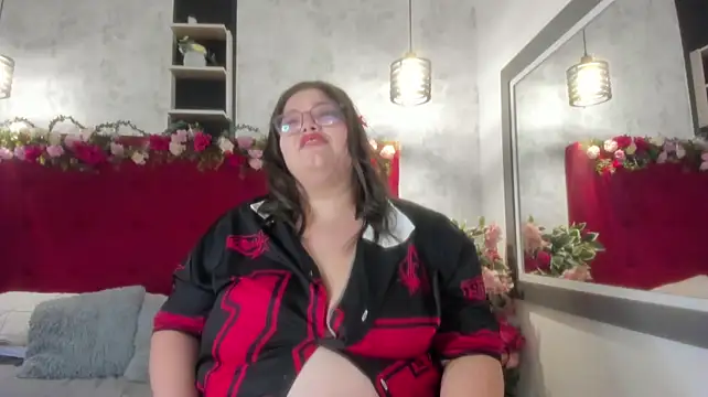 LunaCurby – Naživo XXX chat