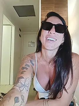sexy7883 Adlı Modelin Canlı XXX Sohbeti
