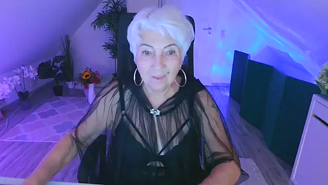 LovelyHelena Chat XXX live