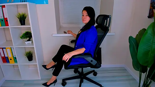 AnaMills Adlı Modelin Canlı XXX Sohbeti