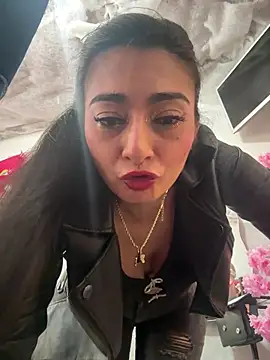 IsabellaMariet XXX чат на живо