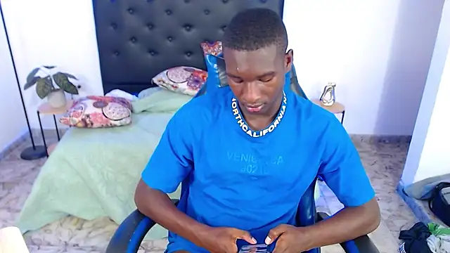 yousimon18 webcam show