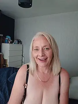 Show de BellaUkCurvy na webcam