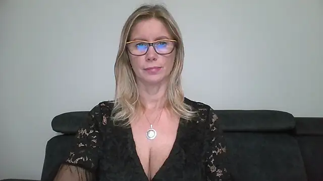 DoreenSexy Adlı Modelin Canlı XXX Sohbeti