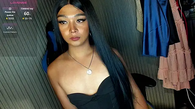 TrinityFucksYou Chat XXX in diretta