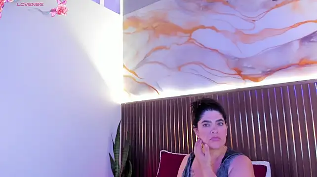 HoneyMilf_'s Live XXX Chat