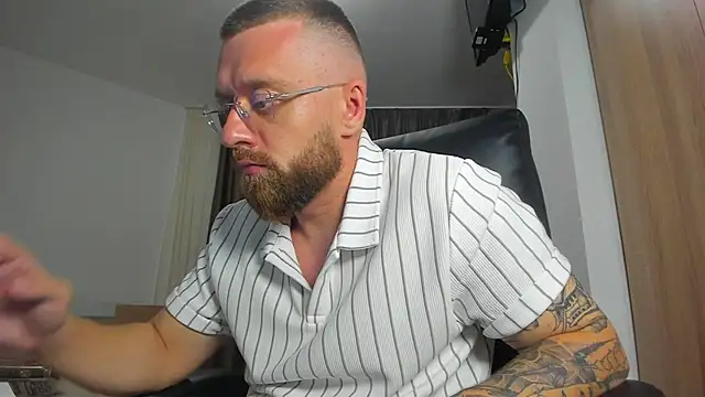 XXX chat uživo modela Findom_guy