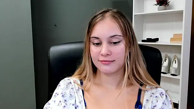 Chat +18 de kitty_valeria ao vivo