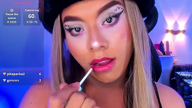 Emili_Roux Adlı Modelin Canlı XXX Sohbeti