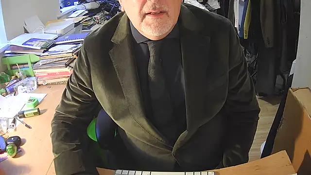 SuitedSub63 Webcam Show