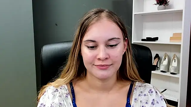 kitty_valeria Adlı Modelin Canlı XXX Sohbeti