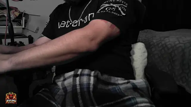 XXX chat uživo modela DevilPup75_