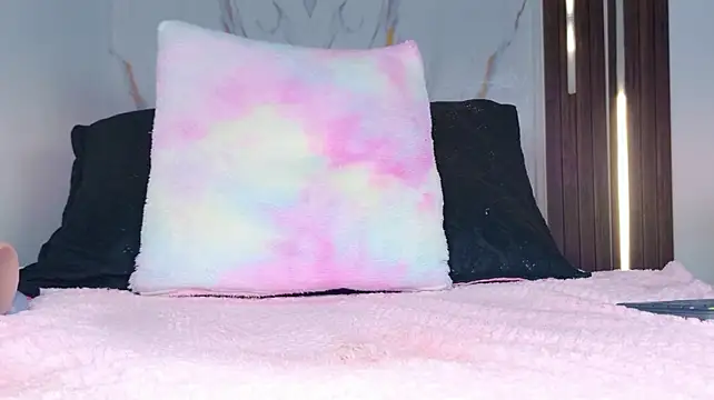 mia_099 XXX чат на живо