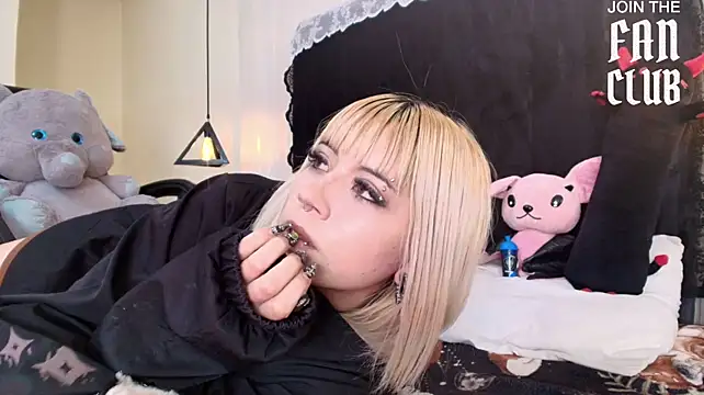 Chatroom XXX en direct de IvyBelle_