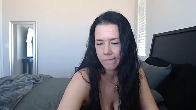 BellaLively's Webcam Show