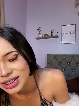 MiaraLove live XXX chat