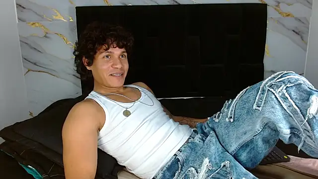 MaximilianRoth's Live XXX Chat
