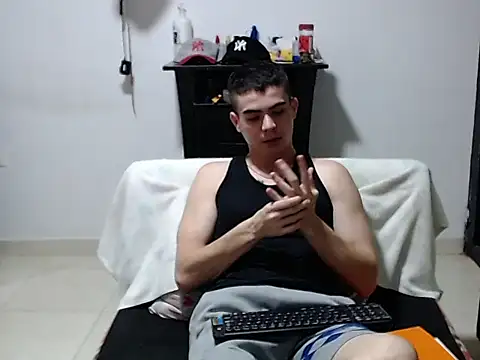 Zac_Efront: διαδικτυακό σόου στην κάμερα