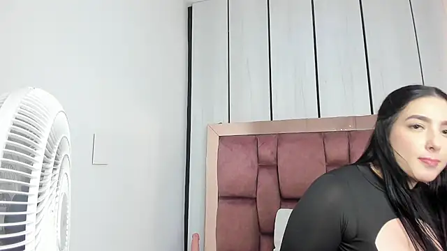majo_rosee_ Adlı Modelin Canlı XXX Sohbeti