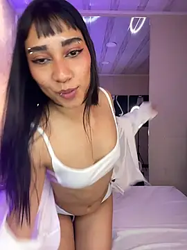 LaylaJames XXX чат на живо