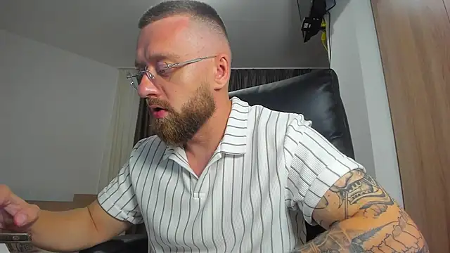 Sembang XXX Secara Langsung Findom_guy