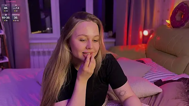 Estella_Elwood Adlı Modelin Canlı XXX Sohbeti